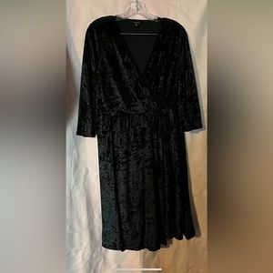 Black torrid velvet dress size 00